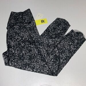 All In Motion Girl’s High Rise Capri Leggings Activewear Size XL (14/16) NWT